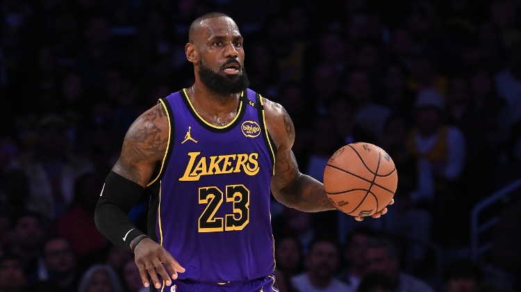 😲詹姆斯40岁有望一阵？你觉得容易实现吗？