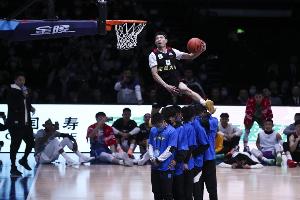 麦穗丰：陈登星拿下扣篮王真是实至名归 39岁的黄种人也能飞！