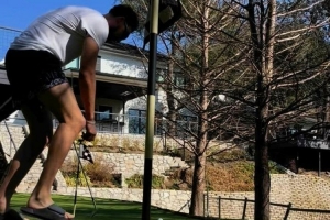 一杆进洞⛳️克莱更新个人社媒 晒出自己练习高尔夫的视频