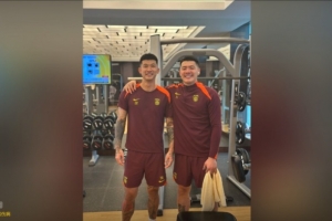 备战世预赛！王大雷晒与刘殿座合照：岁月静好，远离伤病