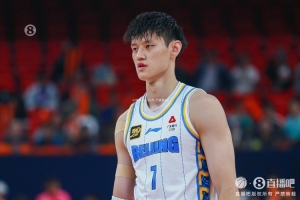 🤔曾凡博：准备休赛期换个爆炸头 如果放假我想去成都或重庆