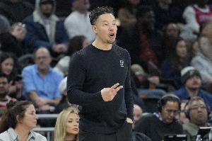 马刺代理主帅：我们知道首发有能力做得更好 他们对自己要求很高