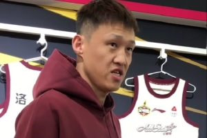 周鹏：“周队”对于我来说是深刻的代名词 所以把它设计战靴上