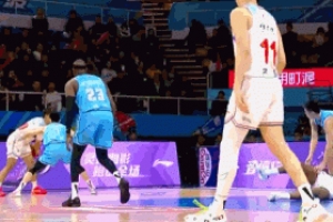 🙄没必要啊！黑根斯篮下拉拽林俊杰被吹违体 累计两次被驱逐