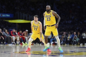 徐静雨：未来NBA若要编纂篮球技术教科书 詹姆斯是总编辑不二人选