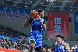 今天效率是真高！路易斯-金20中15&三分7中5怒砍41分8板4断