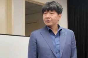 邱彪：一再强调注意力要放在场上 我们的失误都是偏低级的