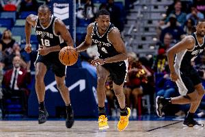 马刺2K值更新：福克斯&保罗各-2分别86和80 卡斯尔+1至82