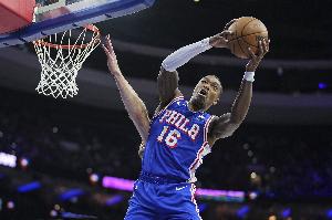 欢迎回到NBA！朗尼-沃克本场比赛已经得到21+10 获得生涯首次两双