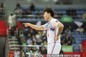 媒体人：广东凭防守致新疆进攻哑火 新疆虽失利 但可从中汲取经验