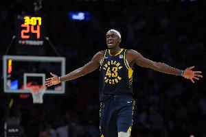 NBA官方：西亚卡姆因和裁判对峙并且说脏话 被罚款25000美元