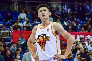 啥也没干被驱逐！周鹏：为季后赛努力 今天又创造了个第一次🤷