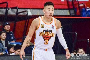 手感冰凉！贺希宁24投仅5中拿到12分5板3断 三分11中2