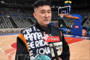 杜锋：从来没有想象过赵睿会穿上其他队的球衣 可惜事与愿违