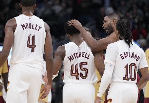 骑士成NBA历史第7支赛季前65场至少55胜的球队 前6支4支夺冠