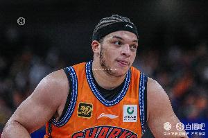 有功有过！洛夫顿26中14空砍全场最高40分12板3助 6次失误太伤