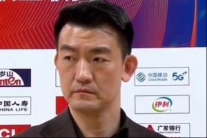 稳坐榜首！王博：球队开局防守松懈 防守强度的提升是获胜关键