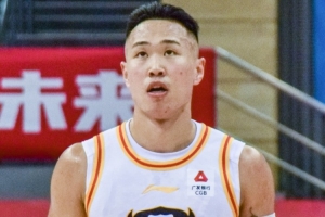 贺希宁：无论生活和篮球场 都希望沈梓捷和萨林杰越来越好