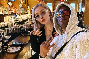 👀恋爱了？马布里与40岁前好声音歌手亲密互动 一同赴美见家长