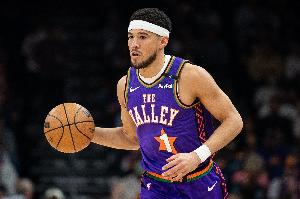 全力输出！布克26投14中得41分4板7助 下半场发力独得33分