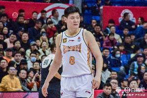 投得很准！张宁半场5中4&3记三分高效拿下12分1板3助1断1帽