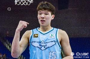 表现出色！杨瀚森13中9高效拿下21分9板4助1断