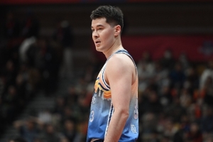 阿不都沙拉木：我&齐麟&爱德华兹加起来有15次失误 这非常不应该
