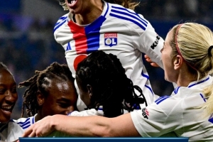 里昂女足4-1大胜拜仁女足，总比分6-1晋级女足欧冠半决赛