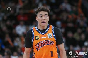 手感火热！李添荣首节3中3高效拿下7分2板1帽 正负值+12