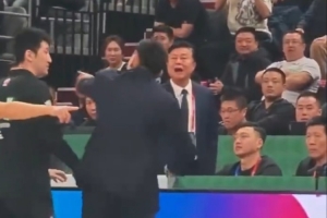 正面视角来了！马立军指着杨鸣骂🤬口型疑似为：CNM 王八蛋