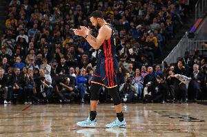 🎯库里生涯第15次砍下50+ NBA历史第7人&比肩大帅乔丹科比等人