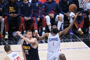NBA历史上单场打出60+10+10+5三分的球员：约基奇、哈登