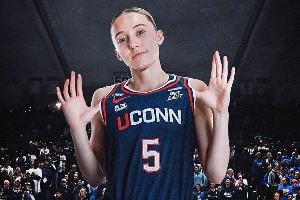 历史最多！康大夺队史第12冠！状元大热佩奇率队捧杯 下一站WNBA