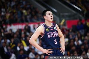 😓两罚不中！苏群：胡明轩死球犯规酿变数 哈维绝杀逆袭 期待G3