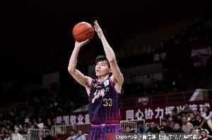 探长：有点心疼吴前&他也是老将了 但目前丝毫看不到夺冠的希望