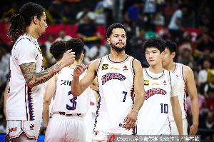 半场合计27分！孔德昕：哈维和洛夫顿都太想靠个人能力解决问题