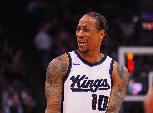 效率太低！德罗赞绝杀三分失手 全场20中6拿到16分8助