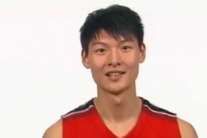 耐克巅峰赛最强中国球员！王哲林12年砍19分8板2帽率队击败美国队
