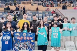 凡季后赛远征客场助阵的青岛球迷 每人凭购票凭证限兑1张主场球票