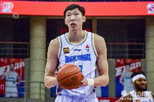 媒体人：周琦复出的确改变比赛走势 有他没他北京完全是两个级别