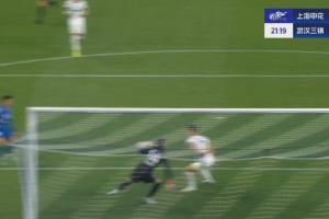 申花1-0领先！邵镤亮出球被断，特谢拉折射破门