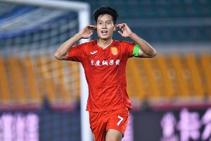北青体育：国足教练组考察球员一对一 向余望受伤恐难被国足征调