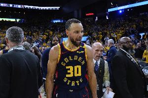 🐐库里生涯已赢下30轮季后赛系列赛 追平迈克尔-乔丹
