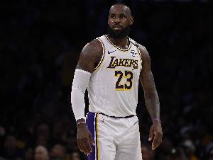 Skip：LBJ试图说服亿万追求者自己是GOAT 只因为自己是历史得分王