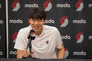🤩杨瀚森谈心目中历史首发5人组：詹姆斯东契奇欧文浓眉约基奇