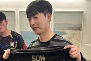 收藏品！第一件洛杉矶FC孙兴慜签名球衣出炉