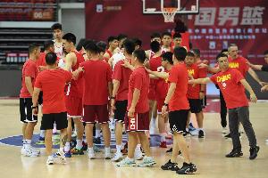 媒体人：中国队顶住对手开局侵袭夺回优势 要打好下半场开个好头