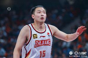 媒体人：原深圳队内线胡小龙正在青岛试训 王奕博转会问题不大