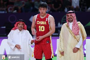 体坛周报：男篮05后青春风暴！王俊杰杨瀚森赵维伦未来联手？