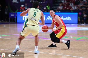 网友：胡明轩为啥不扣一个？丁佳宁：能问出这种问题 智商不太高